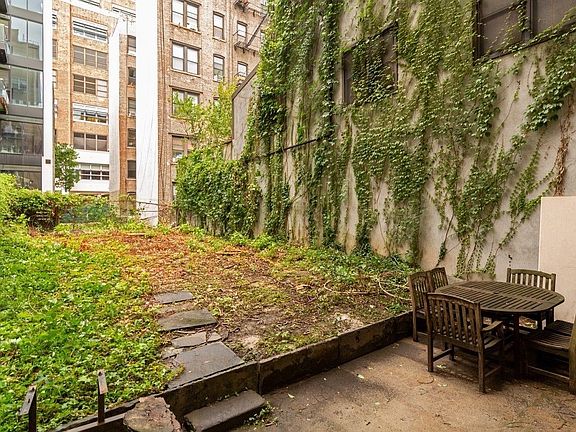 5th image of 329 W 14th St APT A2