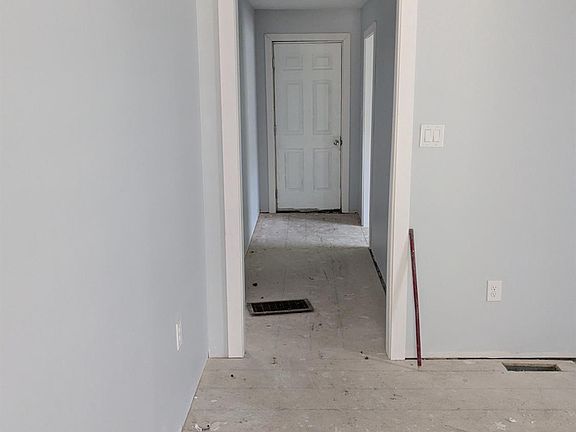 5th image of 447 Valley View Dr