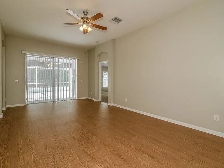 633 Straw Lake Dr — Photo 3