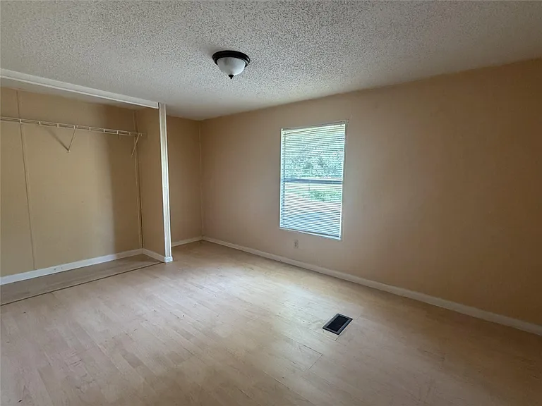 1020 Dr Martin Luther King Jr Dr — Photo 11