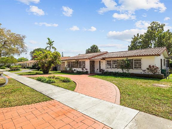 2nd image of 10262 SW 27th St