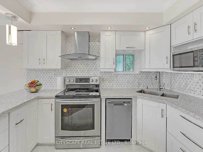 1345 Saint James Ave #UPPER — Photo 3