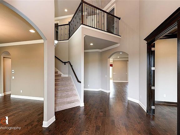 5th image of 360 N Sandstone Pl