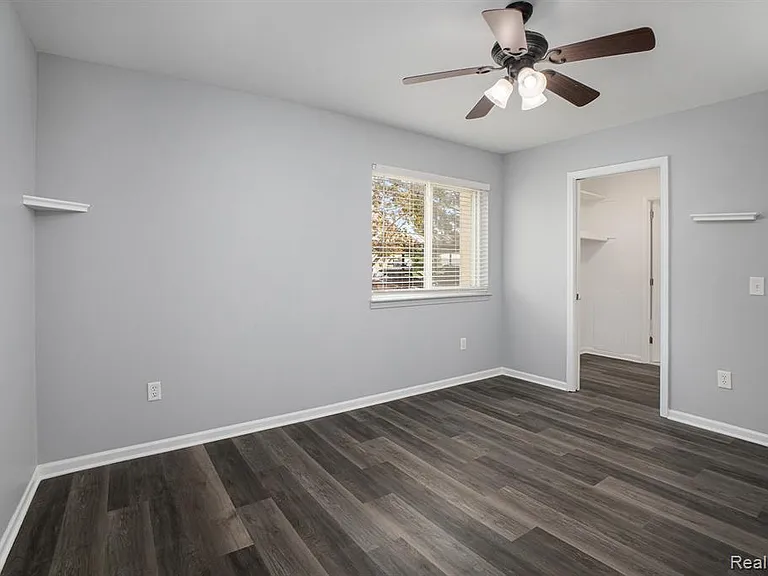 15054 Riverside Dr — Photo 15