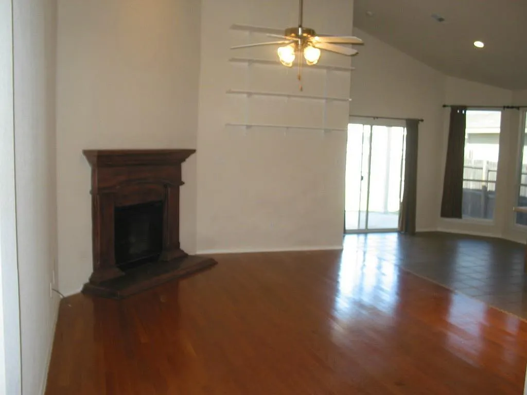 3 bed, 1520 sqft, $1,895 — Photo 2