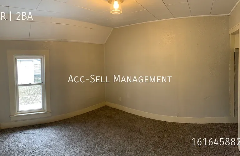 705 W Grove St — Photo 12