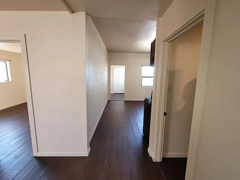 411 E Edison Ave — Photo 11