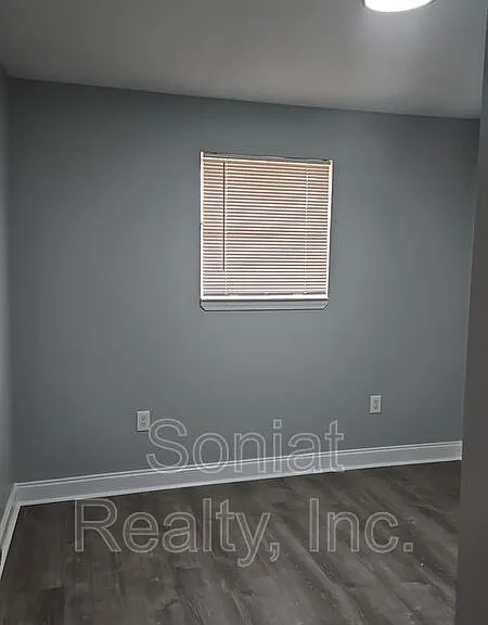 924 Deslonde St #B — Photo 2