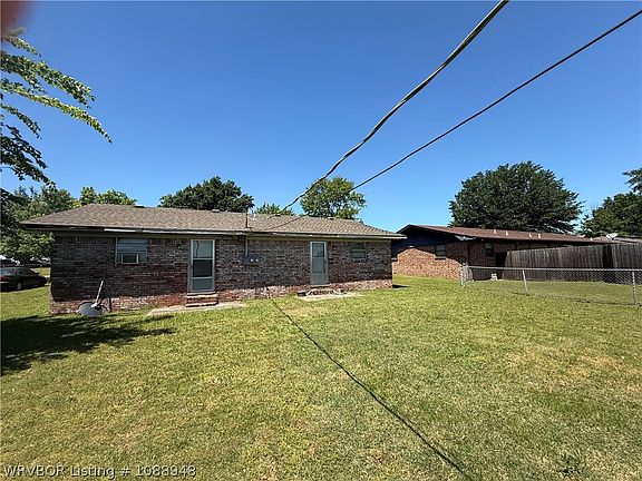 4th image of 102 Maple Dr