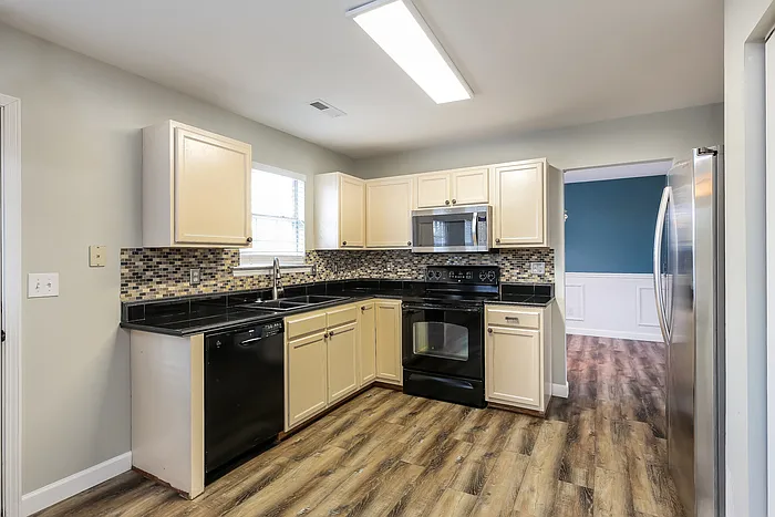 410 Revis Creek Ct — Photo 4