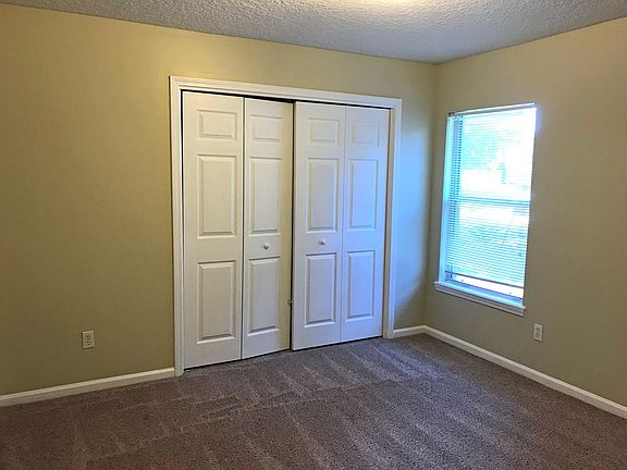 5th image of 648 Chestwood Chase Dr