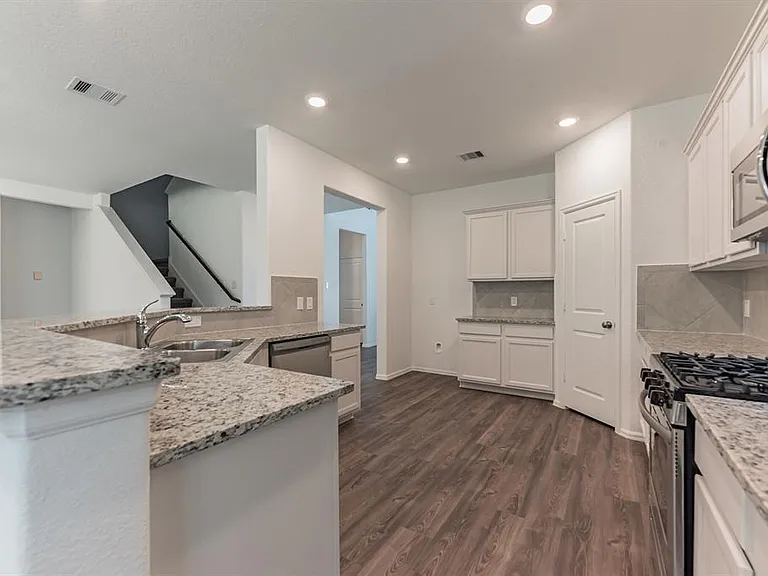 6016 Heritage Creek Ln — Photo 13