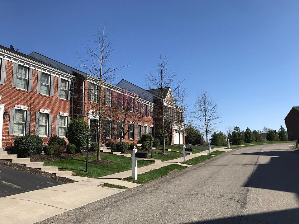 Sidewalks throughout the communityLiving room