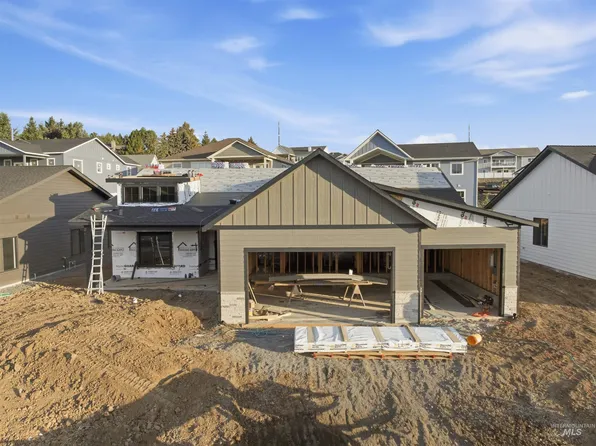 2830 Cyprus Cir, Moscow, ID 83843