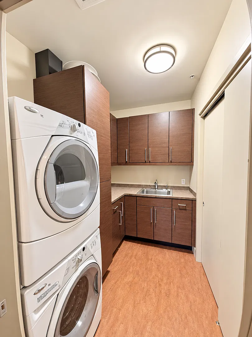Spacious Downtown Condo- 609 Sherman Ave — Photo 3