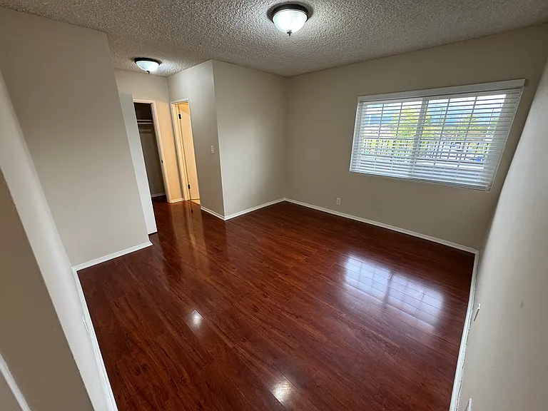Large and Refurbished and Comfortable Units — Photo 13