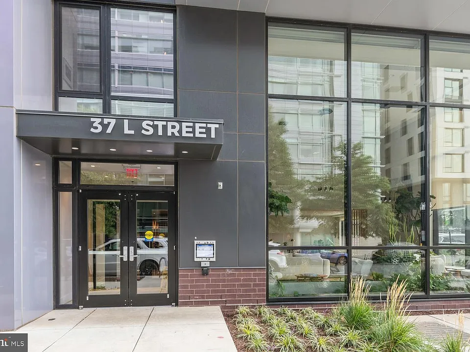 37 L St SE #802