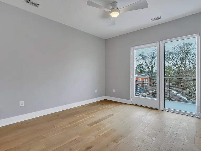 601 E 39th Street — Photo 19