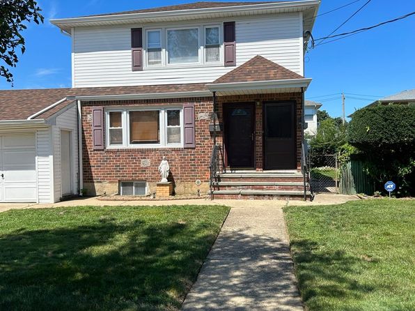 81 1st St