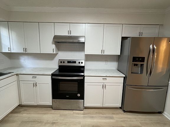 2nd image of 319-323 Deckbar Ave #103