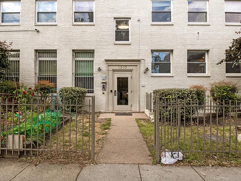 1310 K St SE #103 — Photo 22