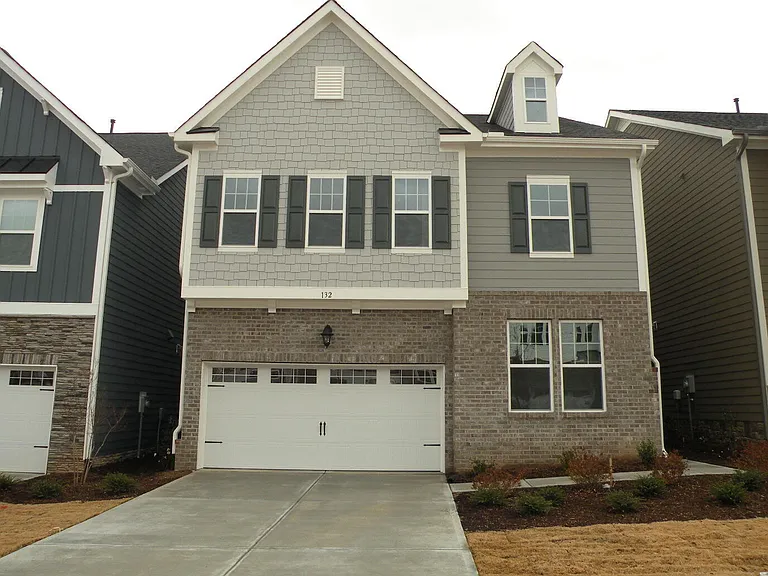 132 Tree Hill Ln — Photo 1