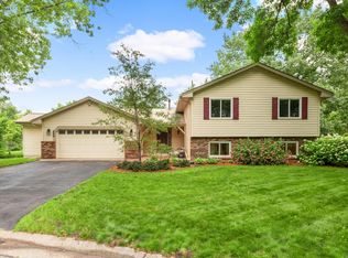 699 Maple Pond Ct, Shoreview, MN 55126