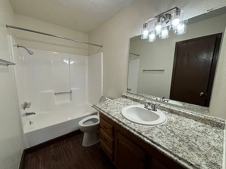 Avendale Pointe Apartments — Photo 43