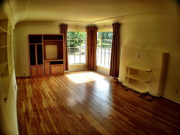 livingroom with built-ins