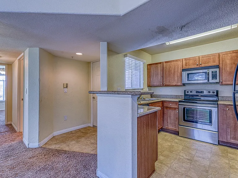 Borgata Condominiums — Photo 23