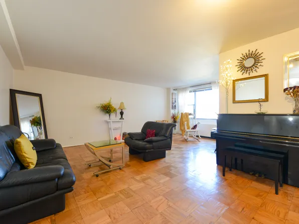 61-20 Grand Central Pkw image 10 of 24