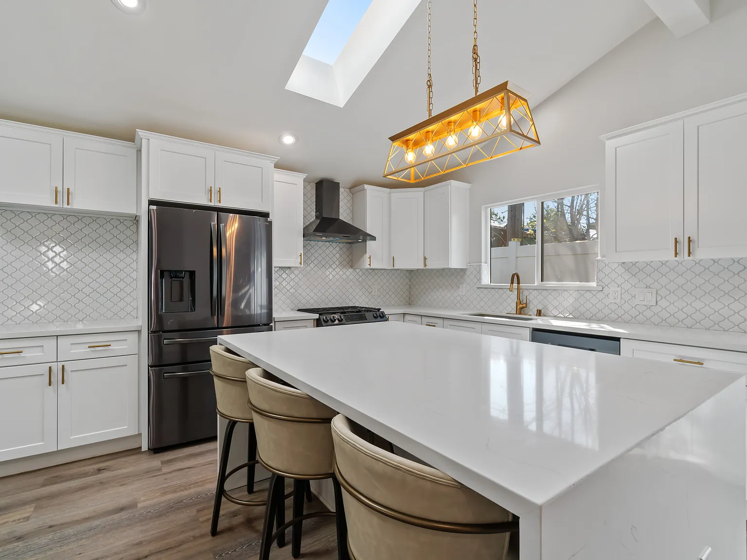 6907 Oakdale Ave — Photo 1