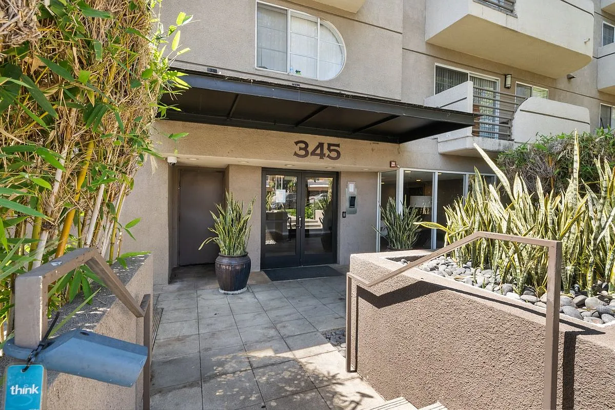 1 bed, 1.0 bath, 540 sqft, $1,800 — Photo 2