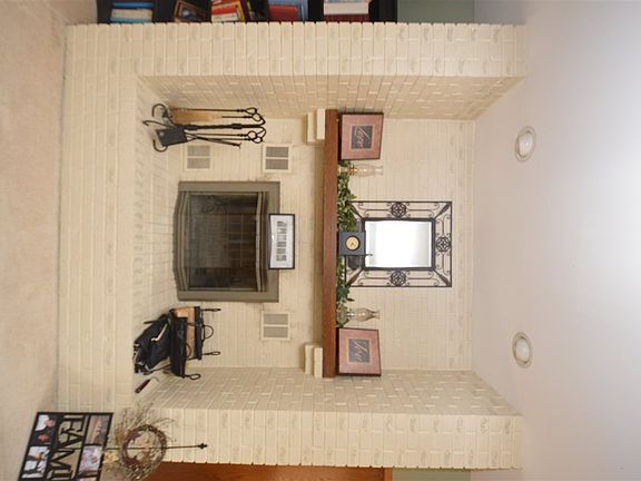 5th image of 2004 Maranatha Dr
