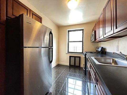 3rd image of 69-39 Yellowstone Blvd #310
