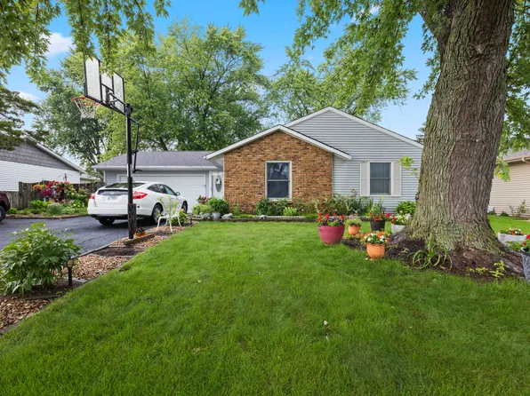 1180 Reckinger Rd, Aurora, IL 60505