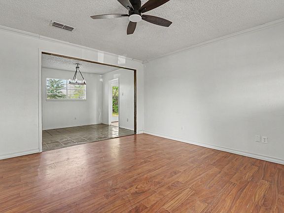 2nd image of 118 Temple Ave