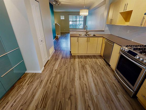 4th image of 15152 62a Ave #71