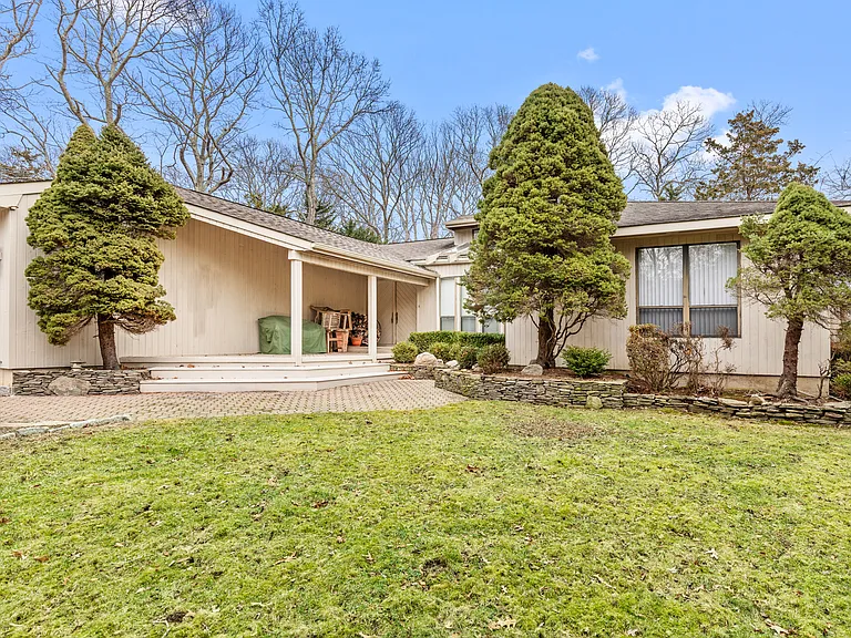 82 Wooleys Dr — Photo 1