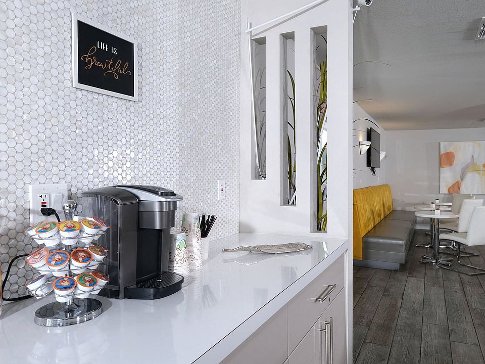 Fifteen 50 Apartments - Coffee Bar in Clubhouse