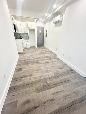 Rented by Delmark Realty LLC | media 18