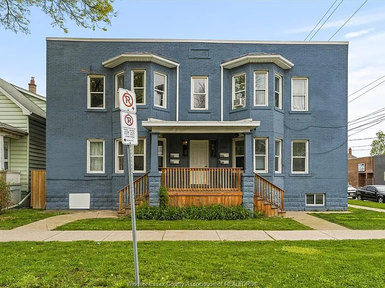 890 Howard Ave — Photo 3