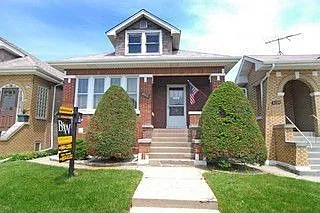6124 W Fletcher St photo 1