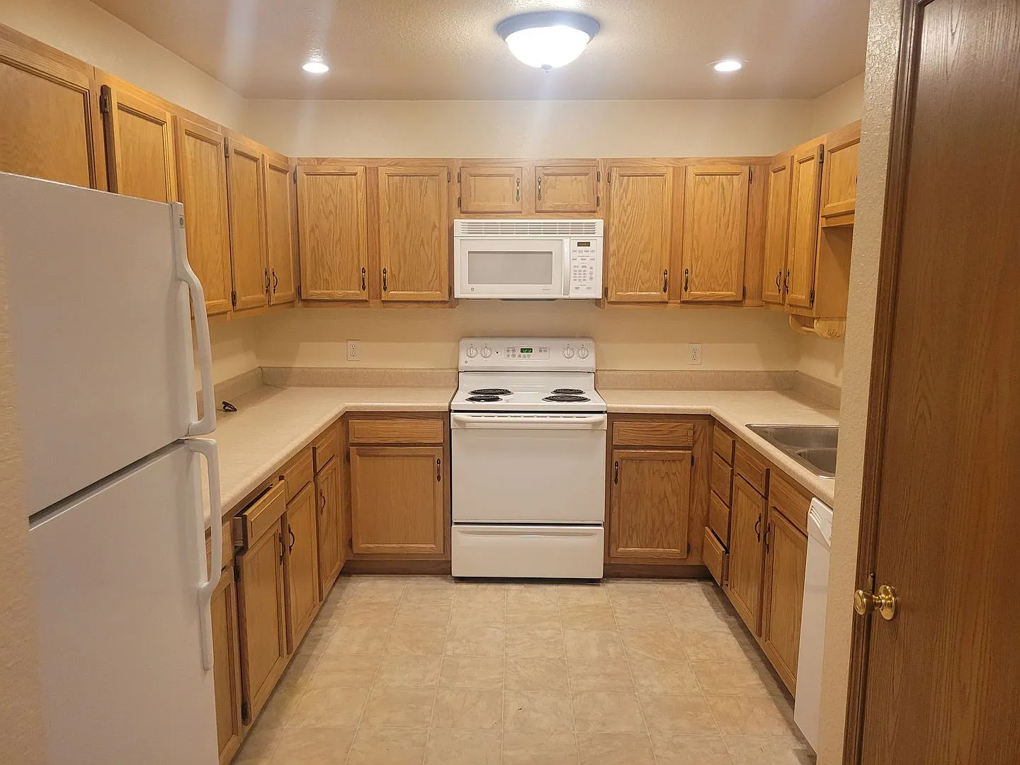 16880 Huntington Lane A & B — Photo 3