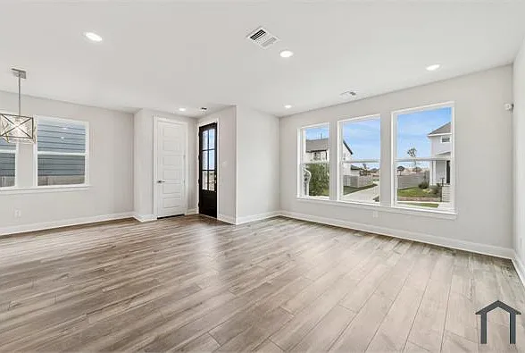 4800 Maxwell Dr — Photo 7