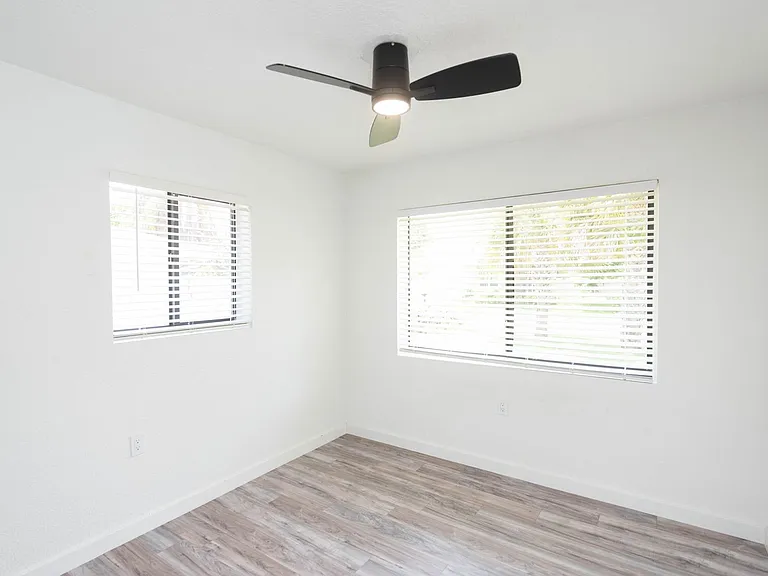 347 S Lakeside Dr — Photo 13