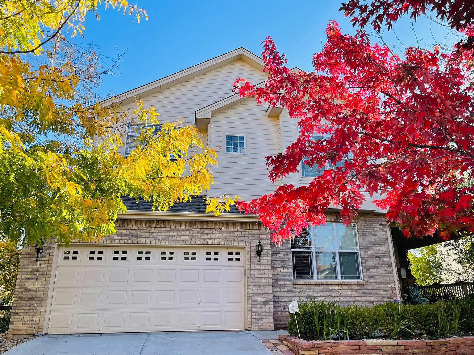 6 bed, 4983 sqft, $4,700 — Photo 3