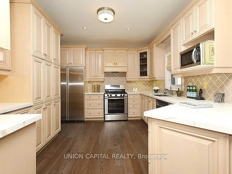 75 Langtry Pl — Photo 10