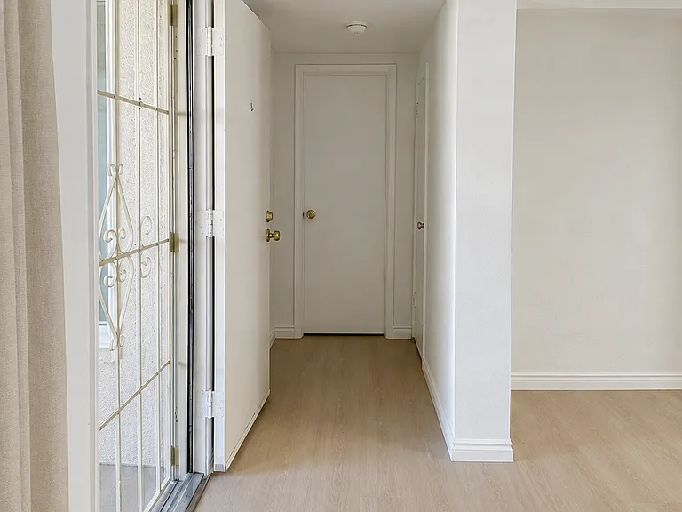 1270 Cabrillo Park Dr #B — Photo 8