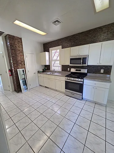 953 Bergen St #2 Photo 1